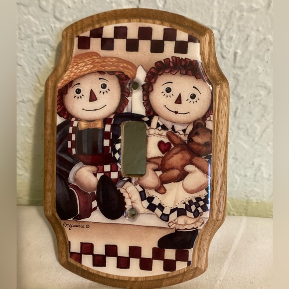 Handmade Raggedy Ann & Andy Single Wooden Decoupage Light Switch Plate - Picture 1 of 4